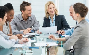 Quelle: Happy Business People In Meeting © Rido - Fotolia.com