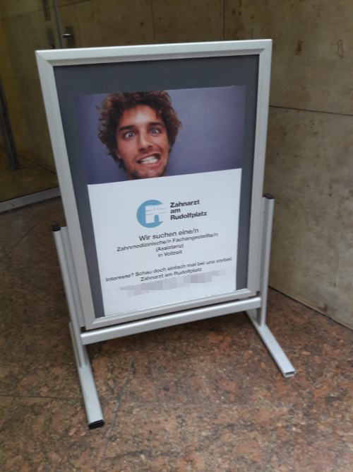 Aufsteller zur Personalsuche beim Zahnarzt